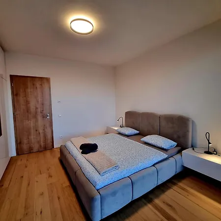 Big Balcony & Free Parking - Premium Apartment