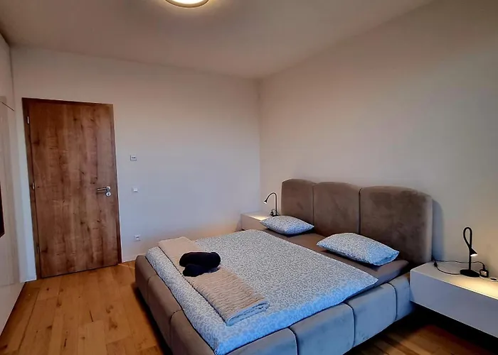 Big Balcony & Free Parking - Premium דירה