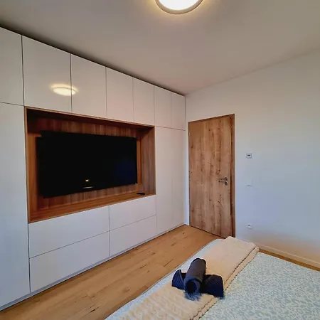 Big Balcony & Free Parking - Premium *